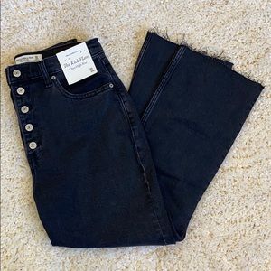 NWT Abercrombie Ultra High Rise Kick Flare Jeans